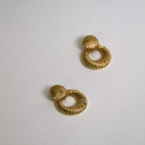 LLUVIA TEXTURED HOOP EARRINGS