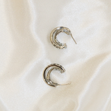 TWISTED SILVER HOOPS J74E03