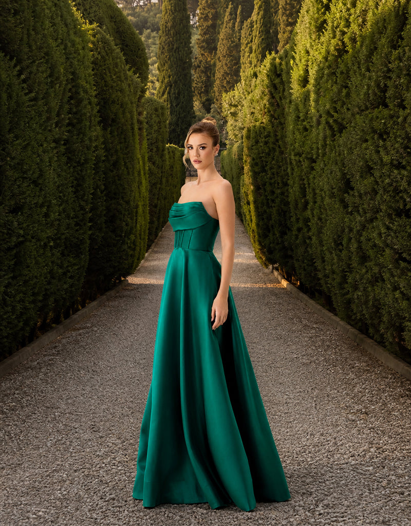 bariano evening dresses An evening begins with the right dress and finishes with the perfect details. #bariano #barianoaustralia