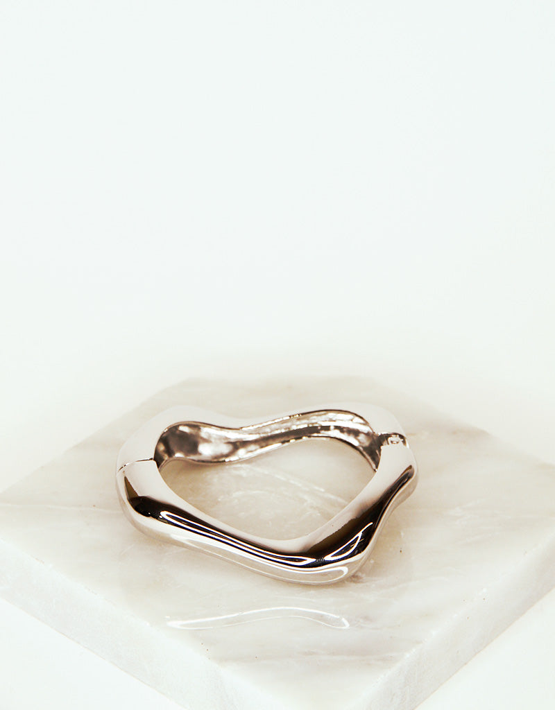 THE MOMENT WAVY BRACELET SILVER