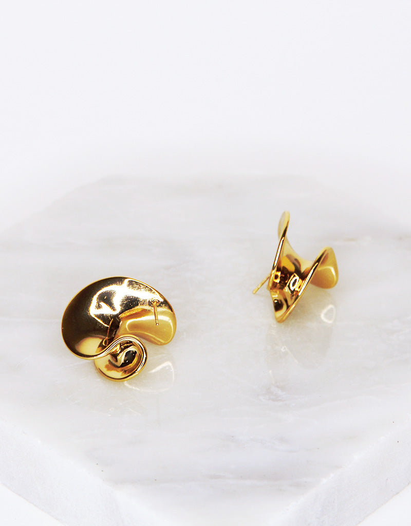 VERA HUGGIE EARRINGS GOLD