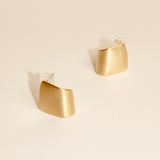 MARISOL SLEEK STUD GOLD EARRINGS