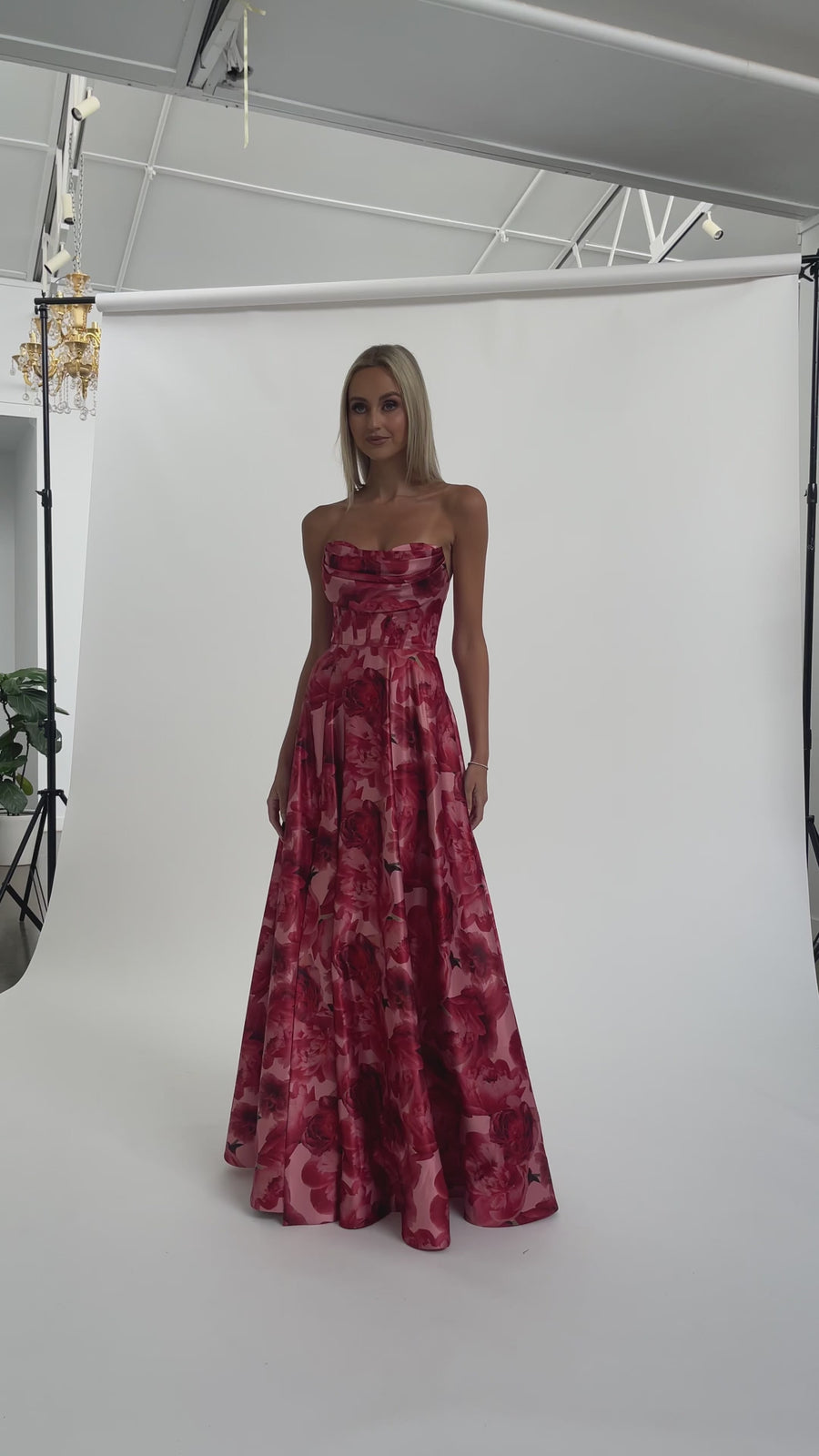 GENEVIA STRAPLESS PRINTED GOWN B67D06L